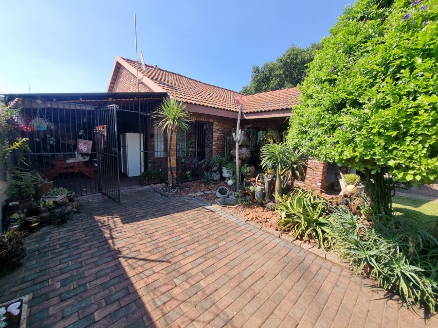 3 Bedroom Property for Sale in Oos Einde North West